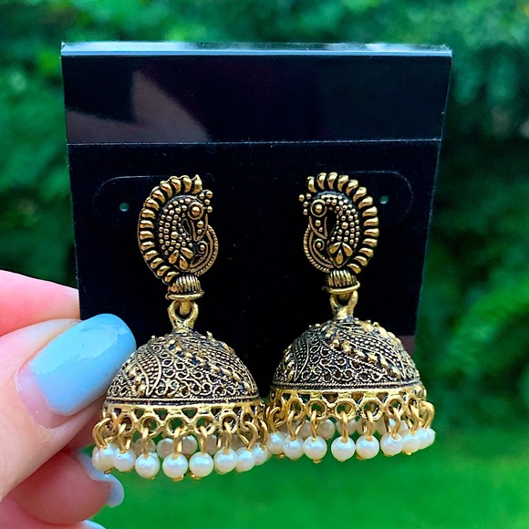 Jewelry - NWT Bell Shape Engraved Fringe Shaker Earrings